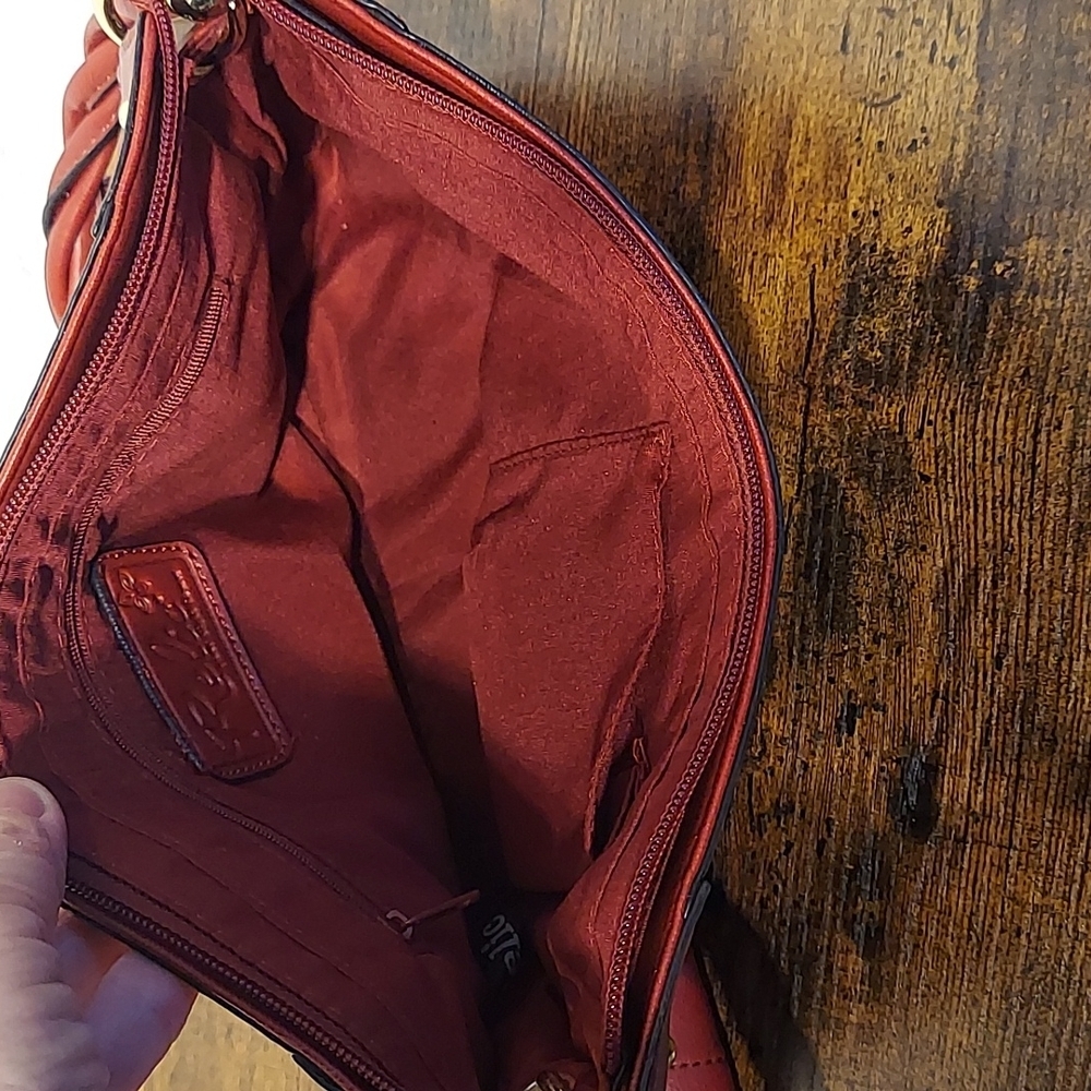 Relic Shoulder Bag Red - Picture 9 of 9